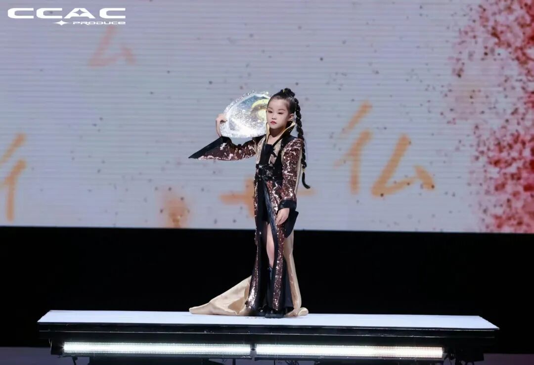 周佳妍2.jpg